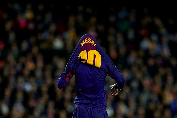 Messi bi sao Valencia keo ao trum dau hinh anh