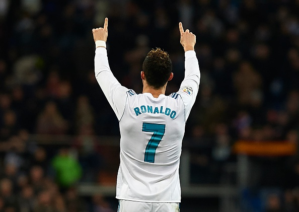 Ronaldo benh vuc Benzema, khong muon CDV la o dong doi hinh anh