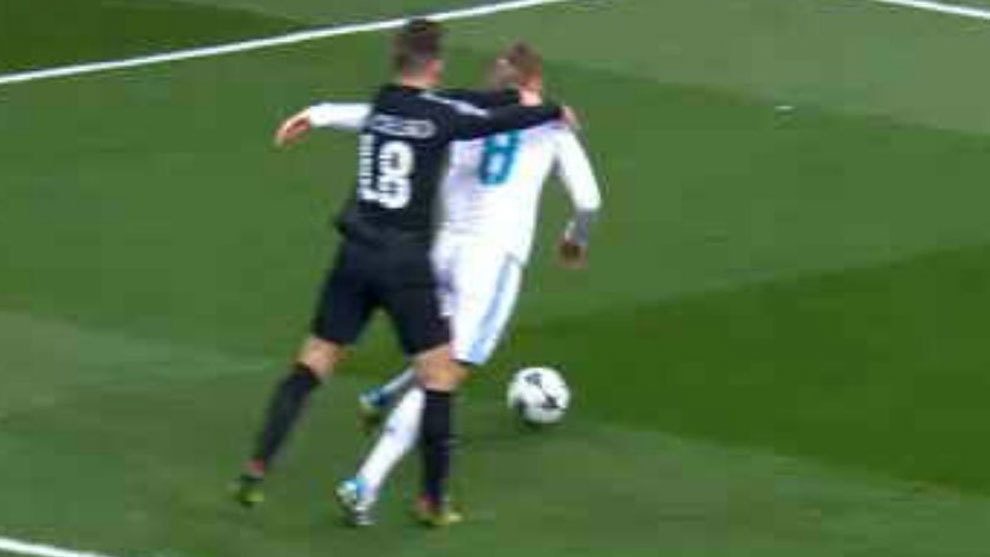 Tranh cãi xung quanh tình huống PSG bị thổi phạt đền ảnh 1 Tranh cai xung quanh tinh huong PSG bi thoi phat den anh 1