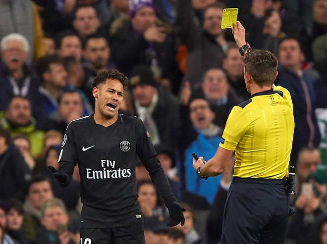 HLV PSG chưa hết điên tiết với trọng tài ở trận thua Real Madrid ảnh 2 HLV PSG chua het dien tiet voi trong tai o tran thua Real Madrid anh 2