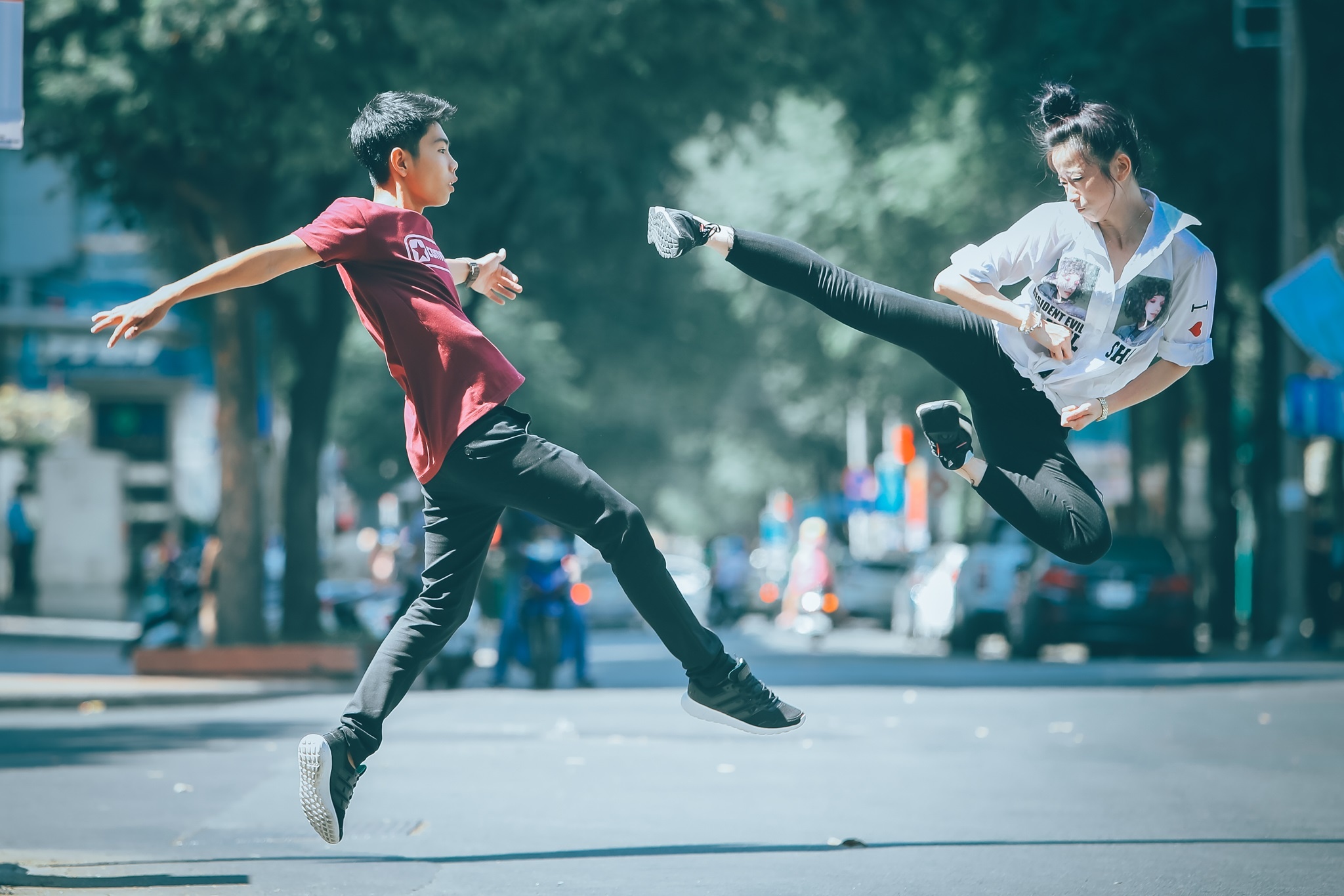 Chau Tuyet Van bieu dien tung cuoc giua duong pho Sai Gon hinh anh