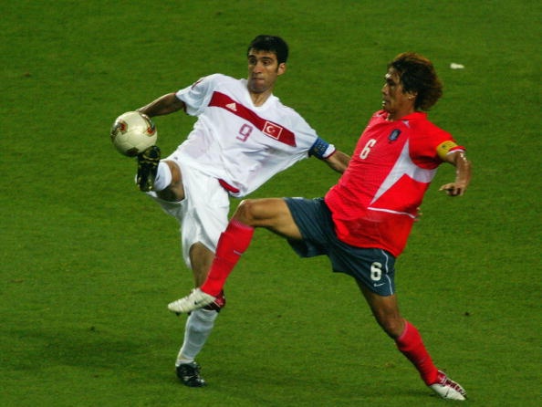 Hakan Sukur voi ban thang nhanh nhat lich su World Cup hinh anh