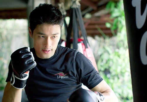 Flores sap vao Sai Gon, chuan bi ty thi Johnny Tri Nguyen? hinh anh