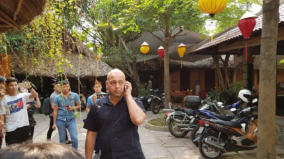 'Toi luc Flores dung tro lo cua minh' anh 1