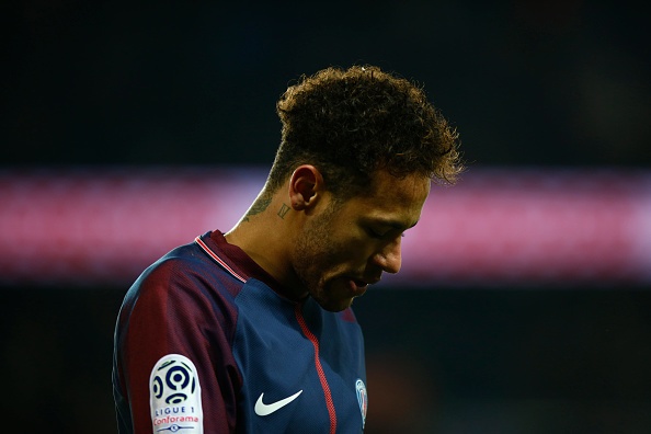 Neymar dang bien thanh trai dang cho PSG hinh anh