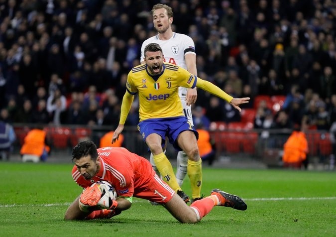 Ngày U40 Juventus knock-out các chàng trai trẻ Tot ảnh 1 Ngay U40 Juventus knock-out cac chang trai tre Tot anh 1