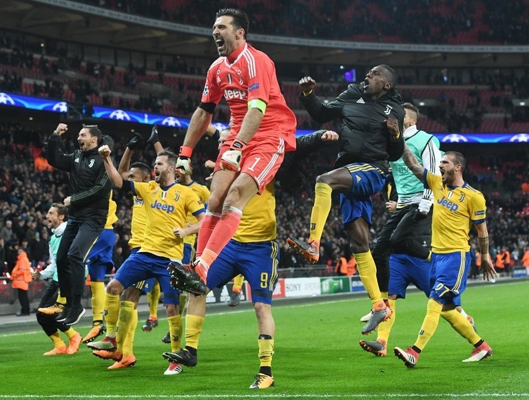 Ngày U40 Juventus knock-out các chàng trai trẻ Tot ảnh 3 Ngay U40 Juventus knock-out cac chang trai tre Tot anh 3