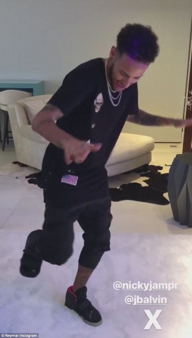 Chan chong nang,  Neymar van khong bo tiec tung anh 6