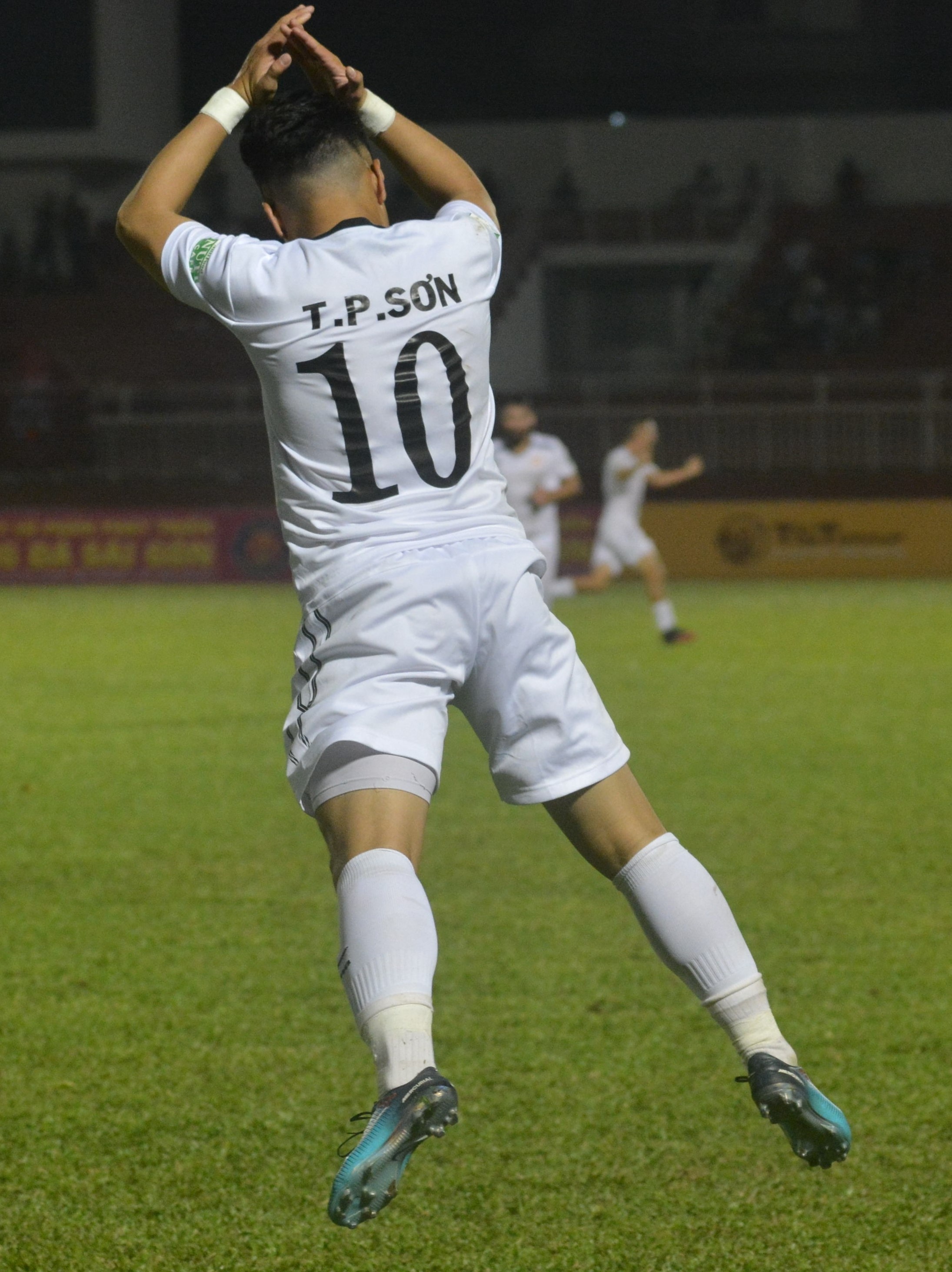 Phi Son ghi ban,  an mung nhu Ronaldo anh 3