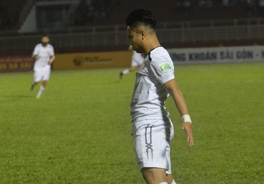 TP.HCM thang tran derby, Phi Son an mung nhu Ronaldo hinh anh