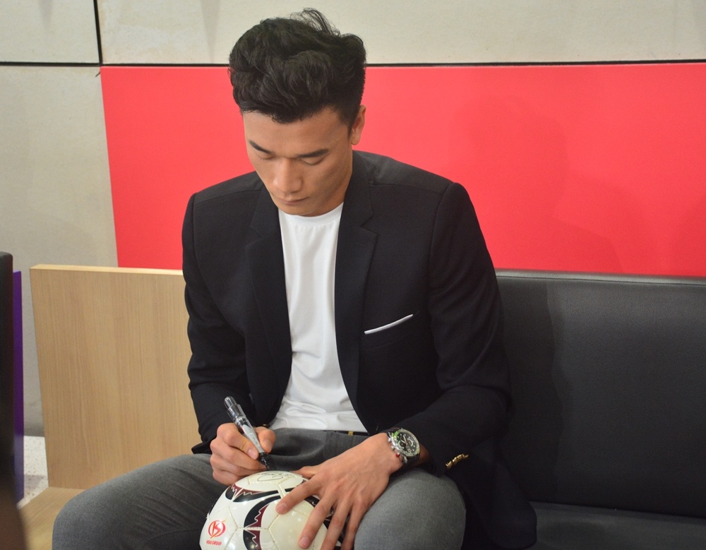 Fan Sai Gon cuong nhiet don Bui Tien Dung anh 5