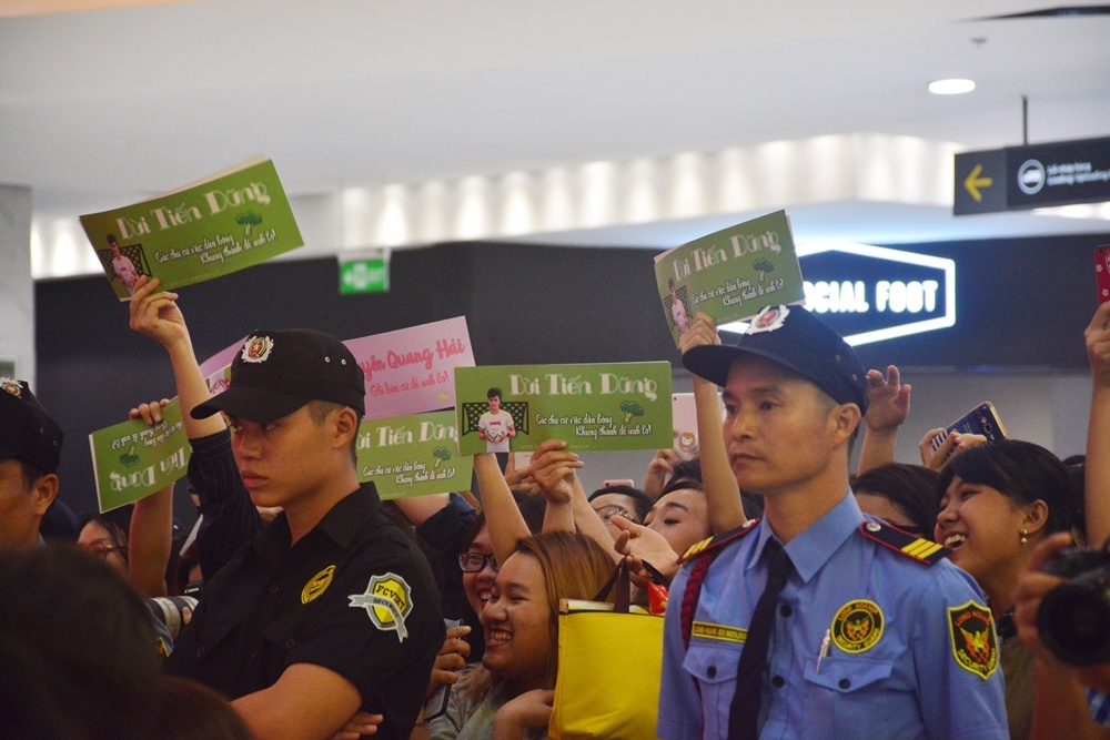 Fan Sai Gon cuong nhiet don Bui Tien Dung anh 1