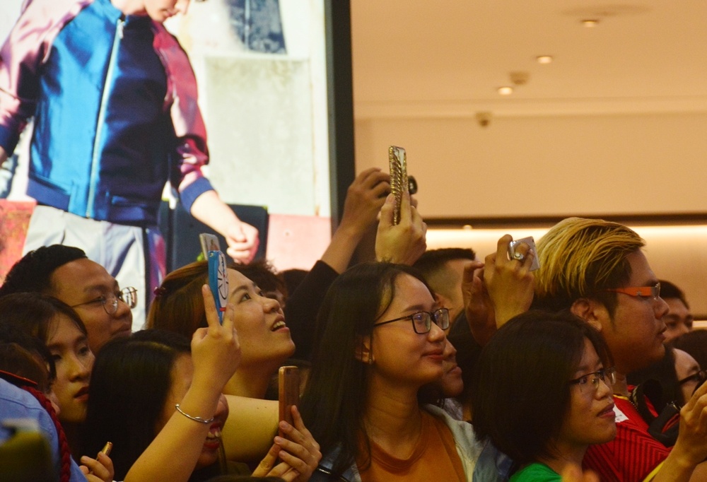 Fan Sai Gon cuong nhiet don Bui Tien Dung anh 3