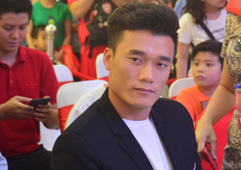 Fan Sai Gon cuong nhiet don Bui Tien Dung hinh anh