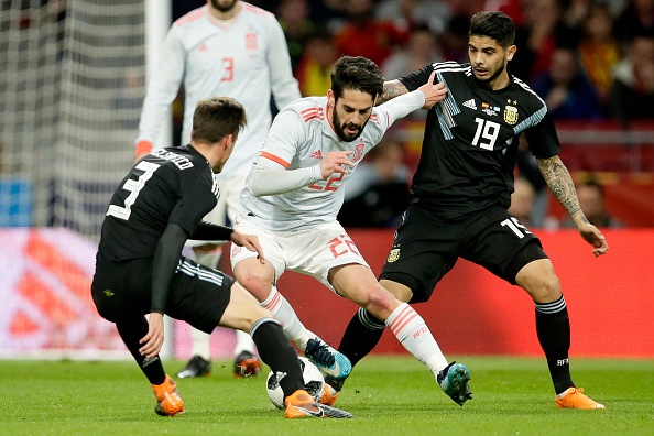 Duoi mau ao Real Madrid,  Isco la thien tai du bi anh 3