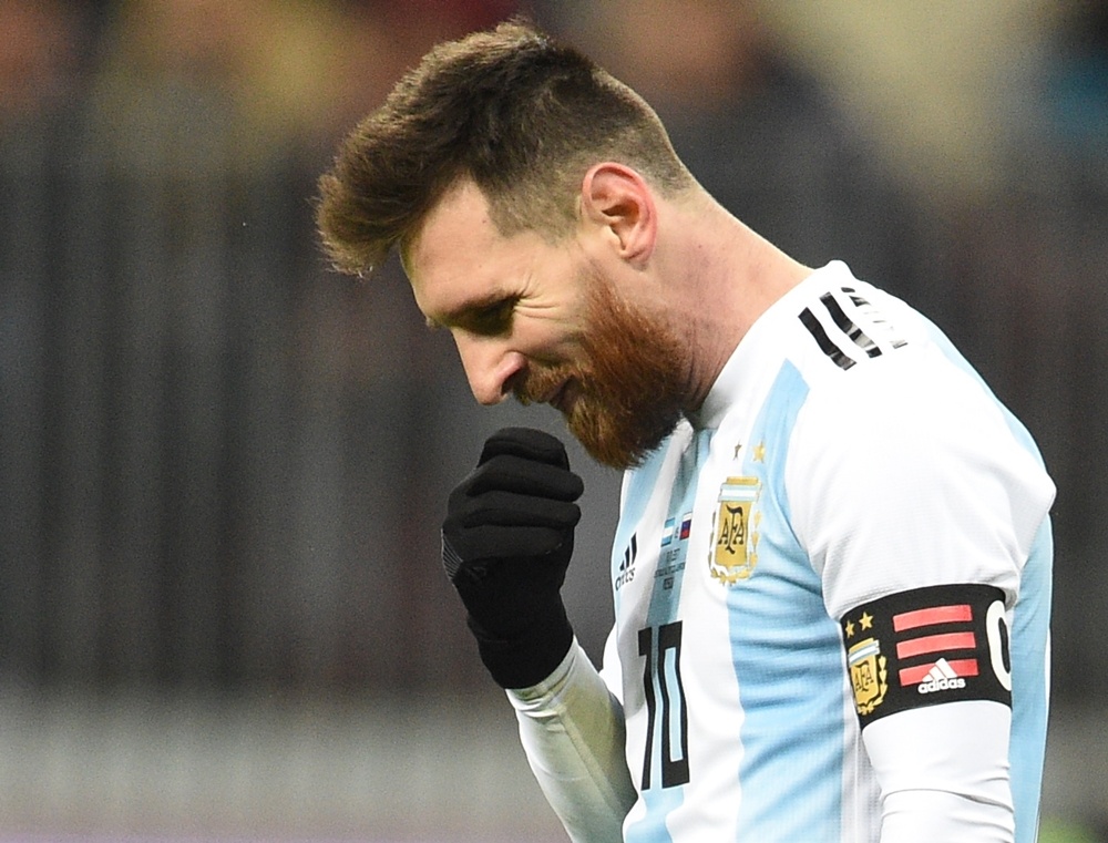 Co Messi, Argentina van gian nan trong hanh trinh tro thanh so 1 hinh anh