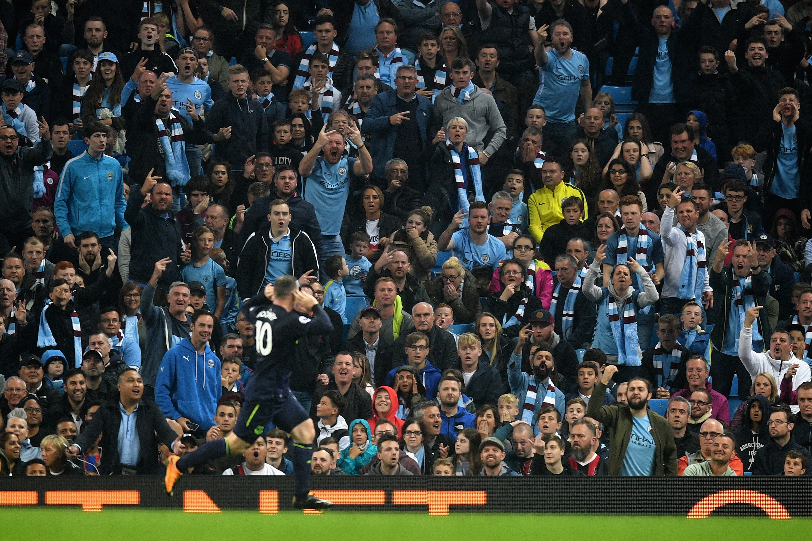 Nước Anh chờ đợi Rooney ngăn cản Man City ảnh 2 Nuoc Anh cho doi Rooney ngan can Man City anh 2