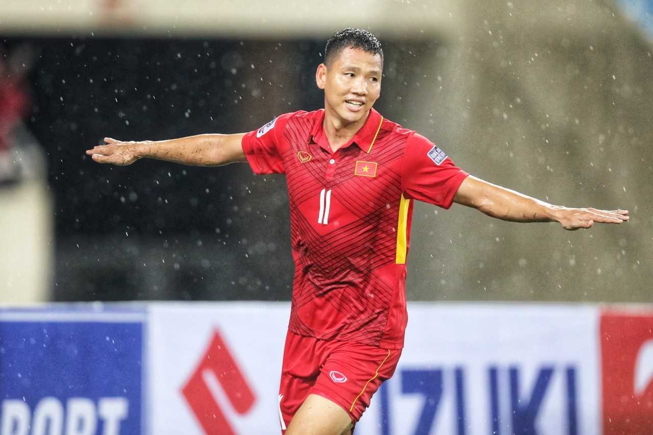 'Ong gia' Anh Duc toa sang la buoc lui cua bong da Viet Nam? hinh anh