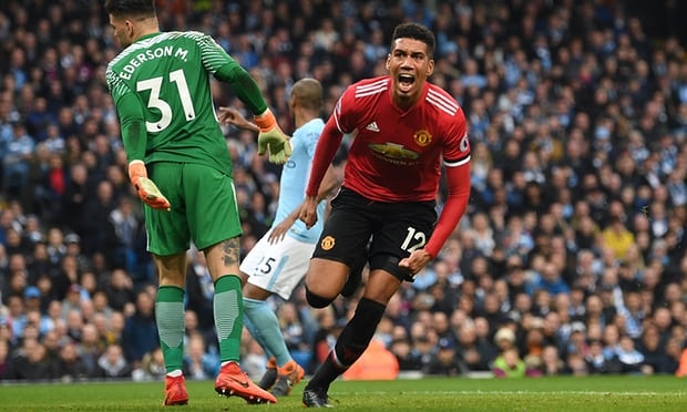 Chris Smalling: 'MU khong muon lam ke he nhin Man City vo dich' anh 2