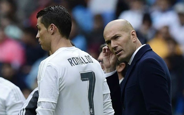 Ronaldo cáu kỉnh khi thấy Isco dự bị ở derby Madrid ảnh 1 Ronaldo cau kinh khi thay Isco du bi o derby Madrid anh 1