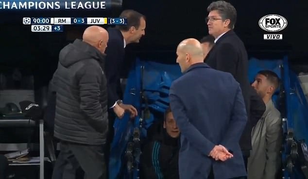 Sergio Ramos khoa tay múa chân,  cự cãi HLV Juventus ảnh 1 Sergio Ramos khoa tay mua chan,  cu cai HLV Juventus anh 1