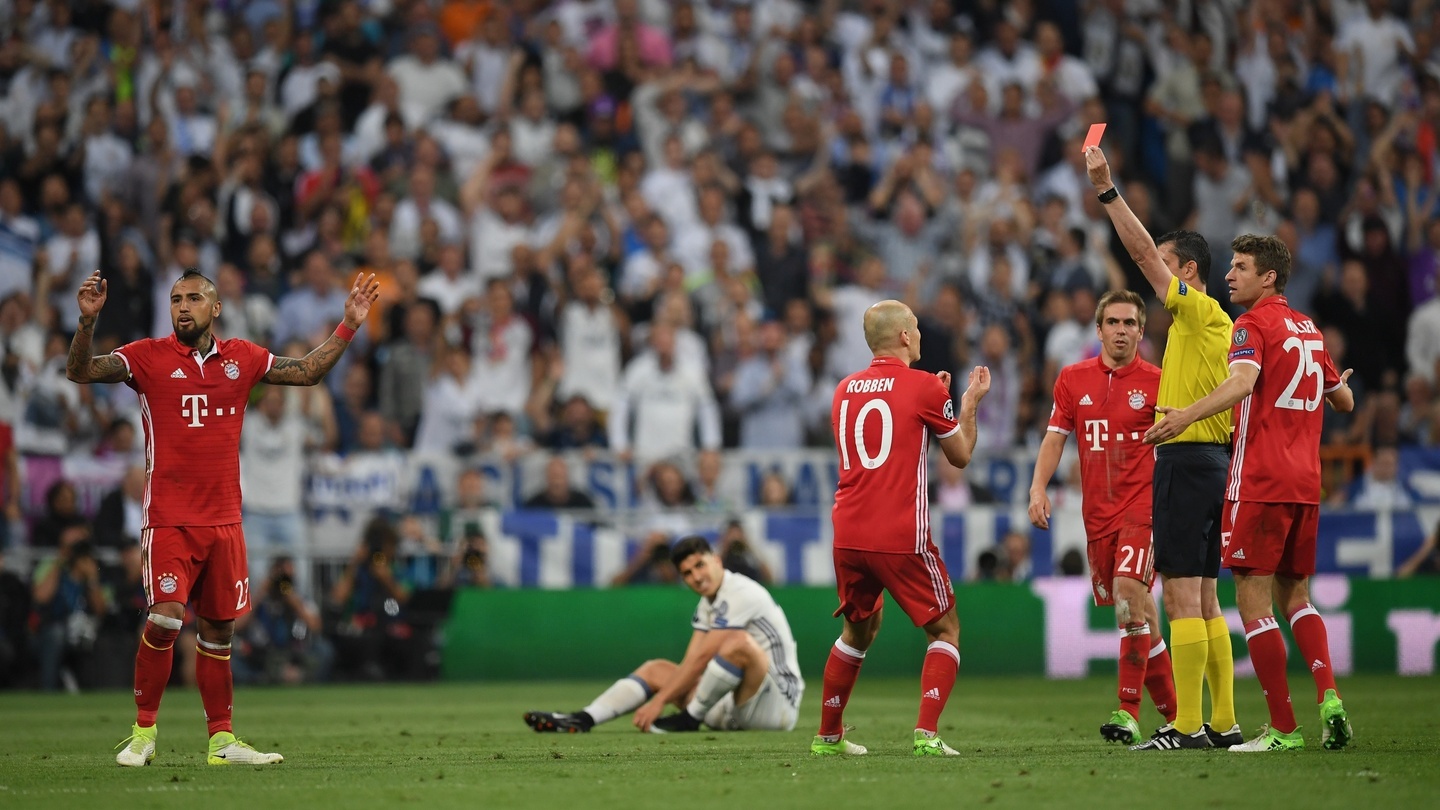 Quả penalty của Real Madrid khiến UEFA phải sử dụng VAR ảnh 3 Qua penalty cua Real Madrid khien UEFA phai su dung VAR anh 3