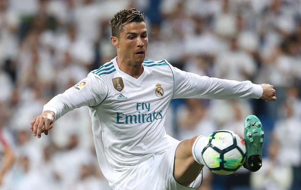 Ronaldo tren duong thanh cau thu hay nhat the ky 21 hinh anh