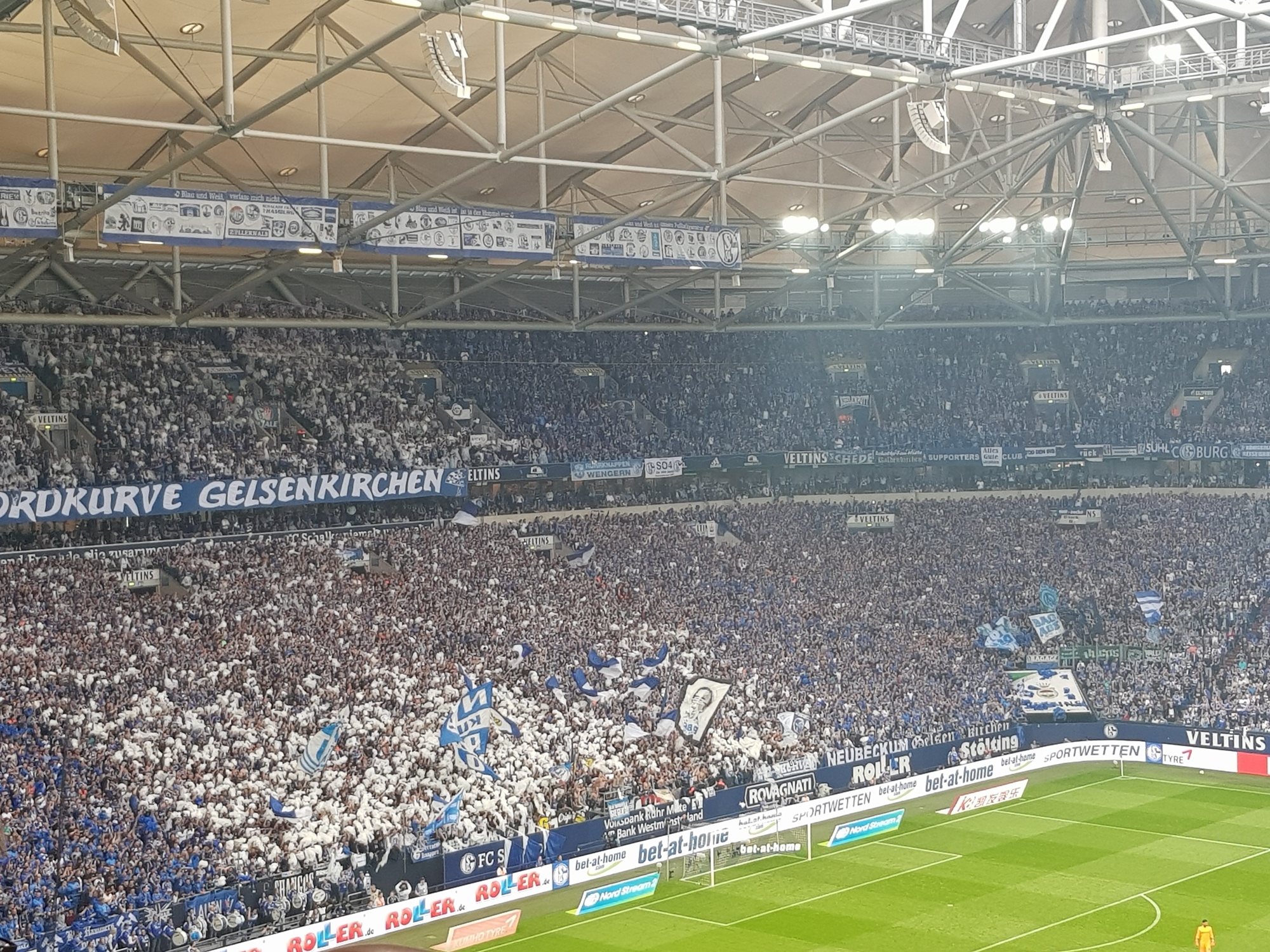 Can canh su cuong nhiet cua san dau tai Duc hinh anh