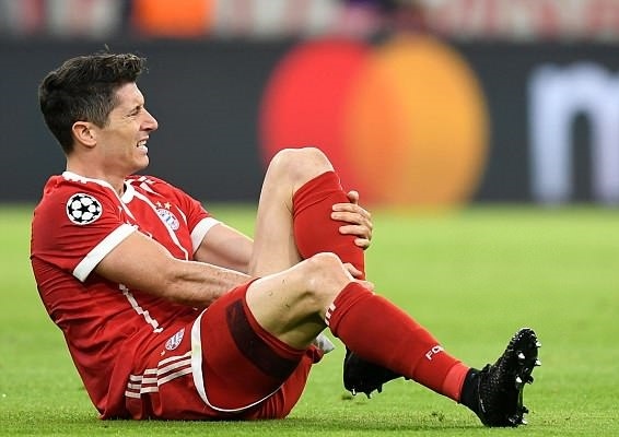 Nhin Lewandowski de thay Ronaldo la tien dao so 1 luc nay hinh anh