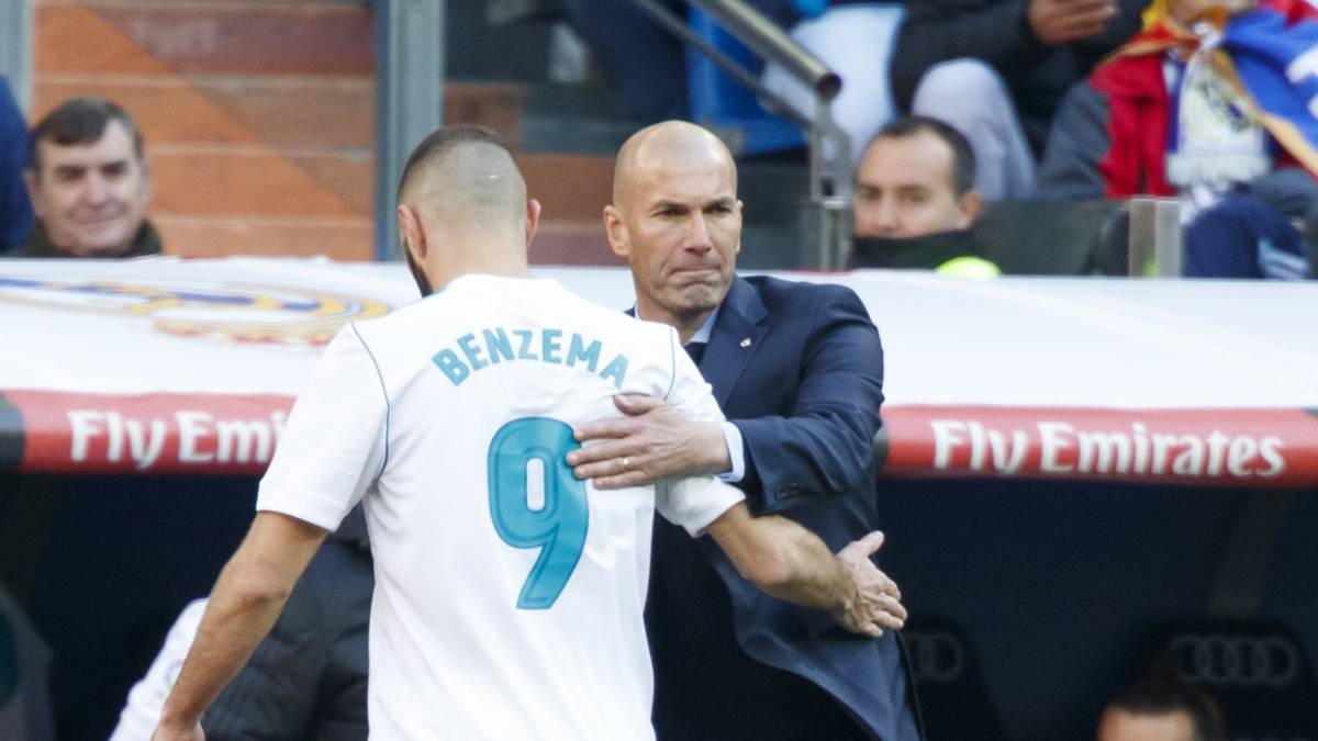 Đến Zidane cũng không thể cứu được Benzema ảnh 1 Den Zidane cung khong the cuu duoc Benzema anh 1