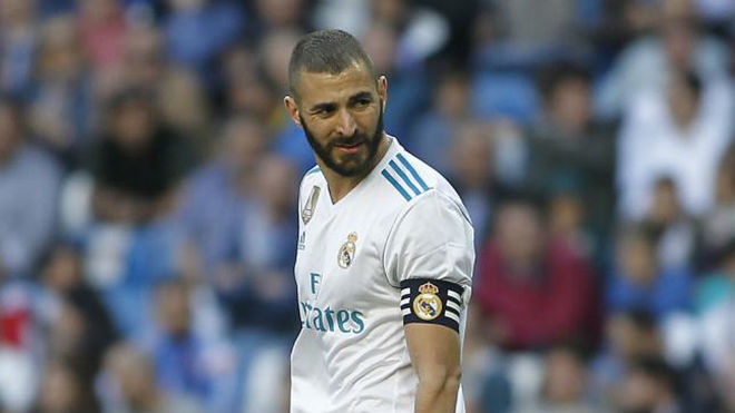 Ngay ca Zidane cung khong the cuu duoc Benzema hinh anh