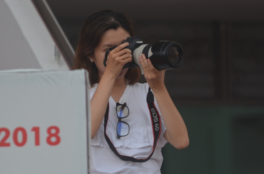 Fan nu dung may xin 'san' Quang Hai anh 1