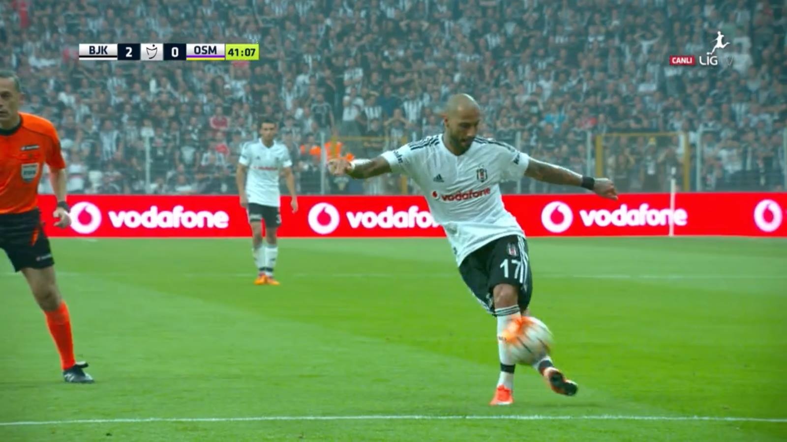 Tuyet ky rabona khien khan gia ngo ngang cua Quaresma hinh anh