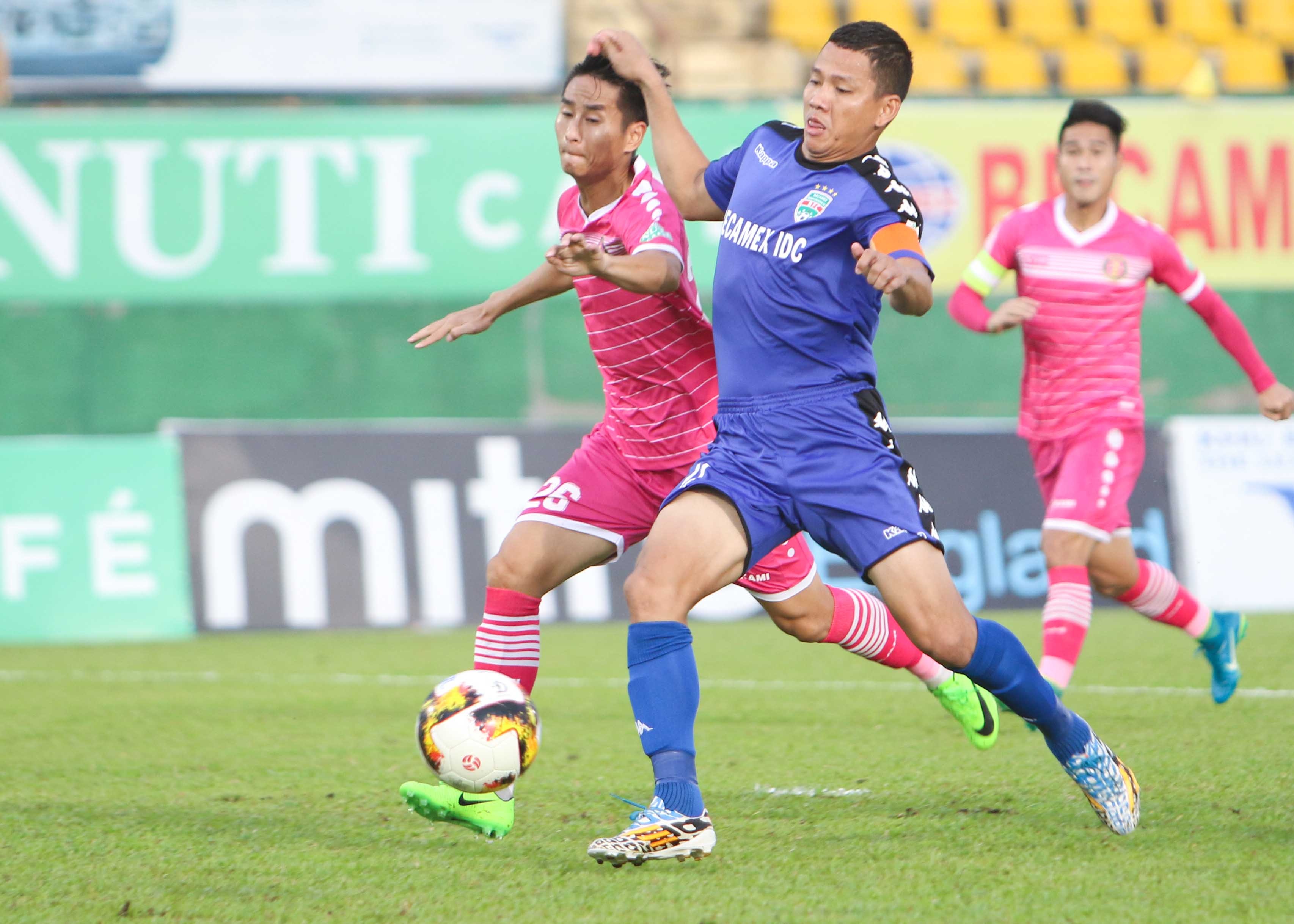 Sao U20 Viet Nam lap poker,  dua Binh Duong len nhi bang V.League anh 5