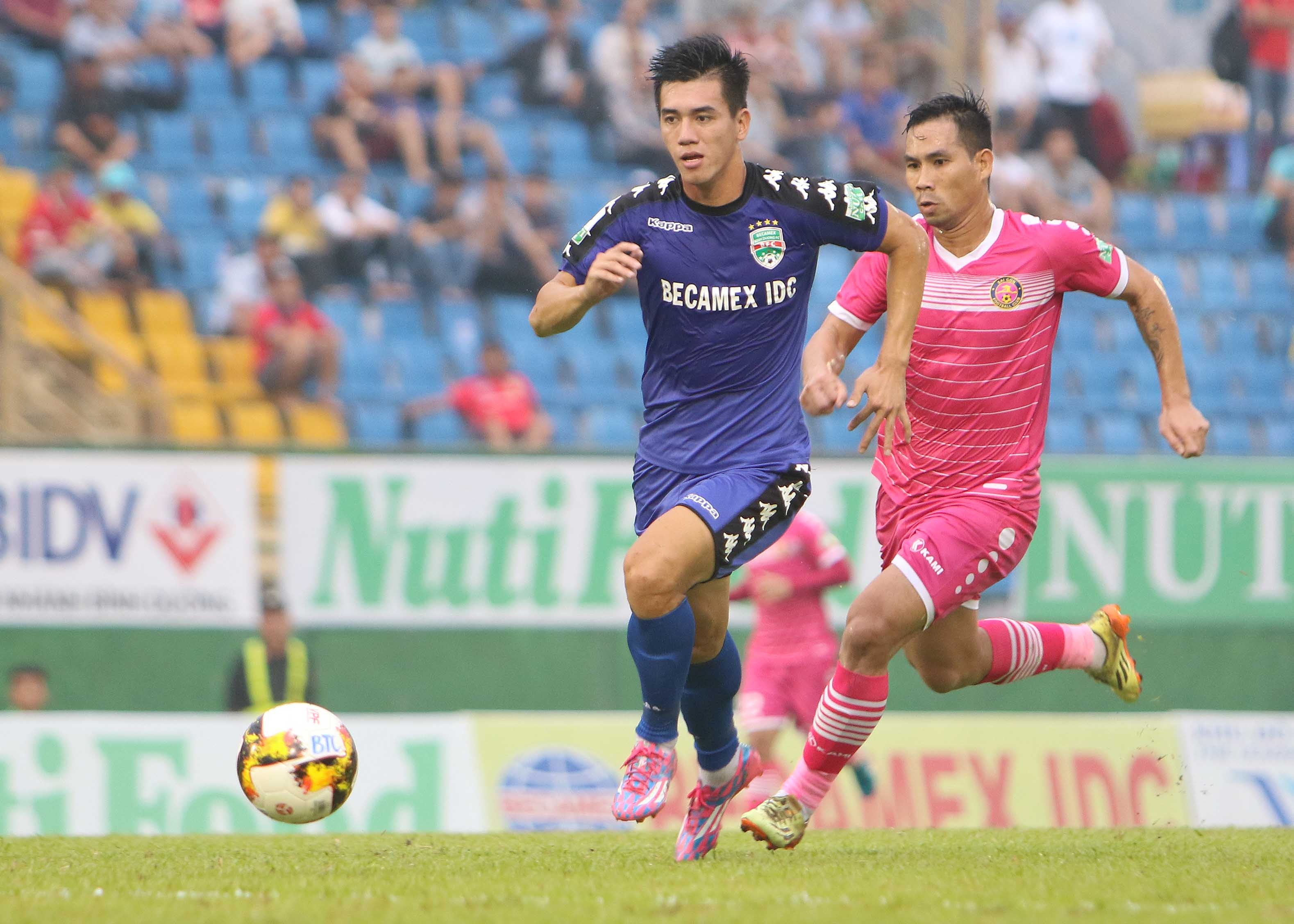 Sao U20 Viet Nam lap poker,  dua Binh Duong len nhi bang V.League anh 1