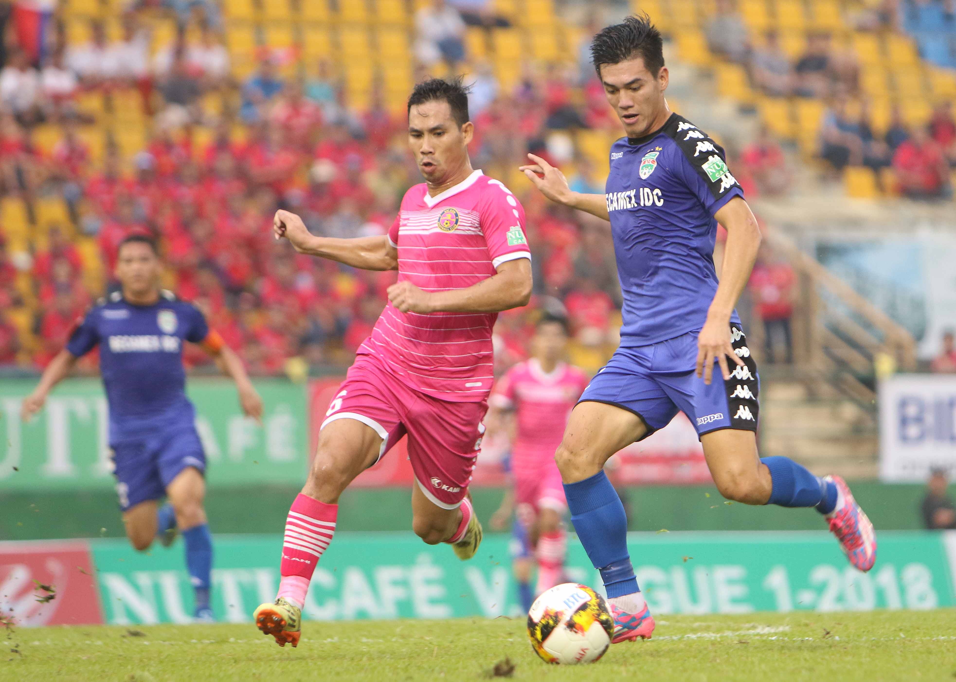 Sao U20 Viet Nam lap poker,  dua Binh Duong len nhi bang V.League anh 2