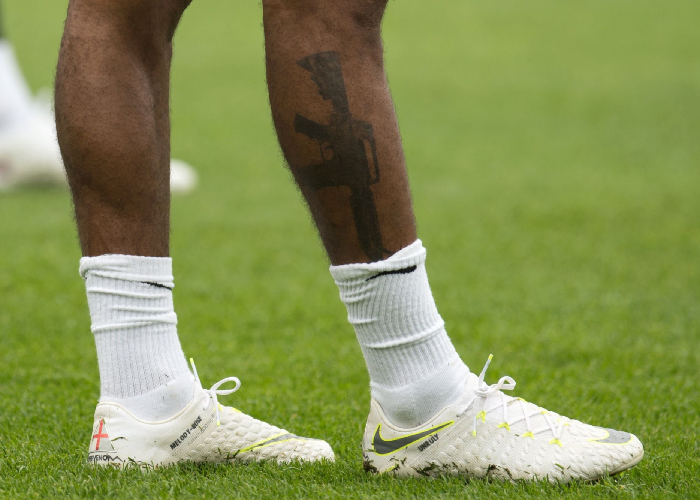 Sterling va noi oan tot cung mot thien tai anh 1