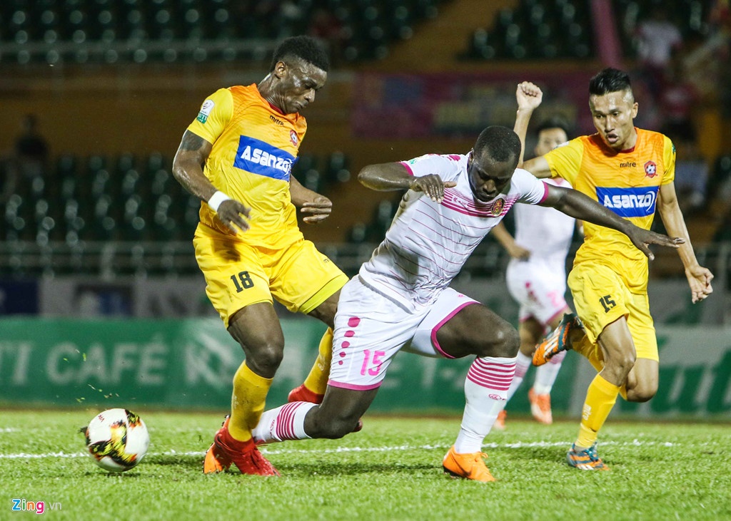 Phan Van Tai Em lai bat man voi cong tac trong tai anh 1