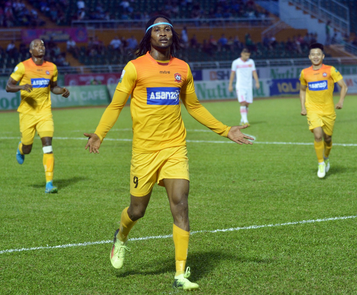 Lam 'Tay' len dong,  Hai Phong lay 3 diem truoc Sai Gon anh 5