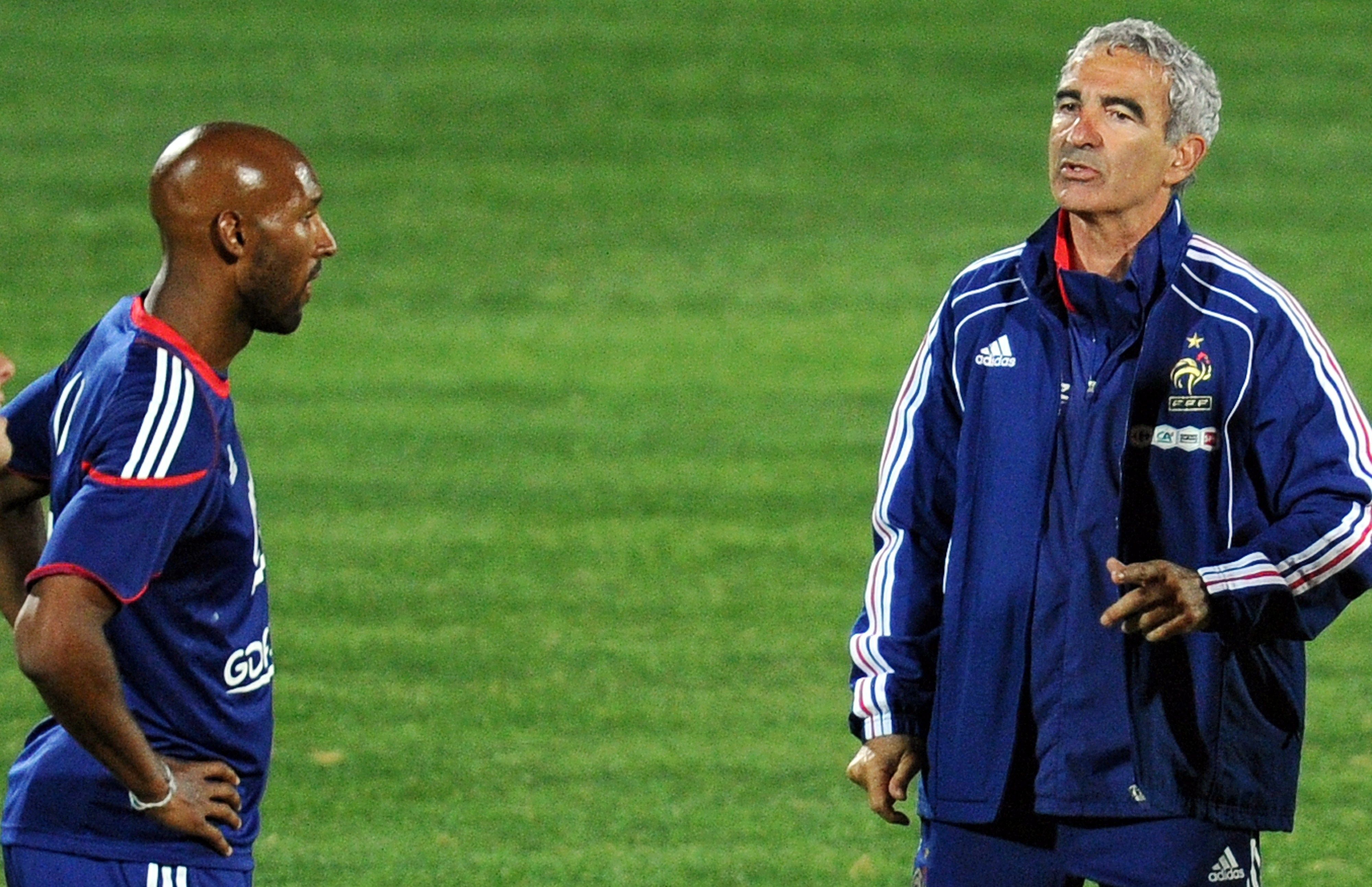 HLV Domenech tiet lo vu cai va voi Anelka o World Cup 2010 hinh anh
