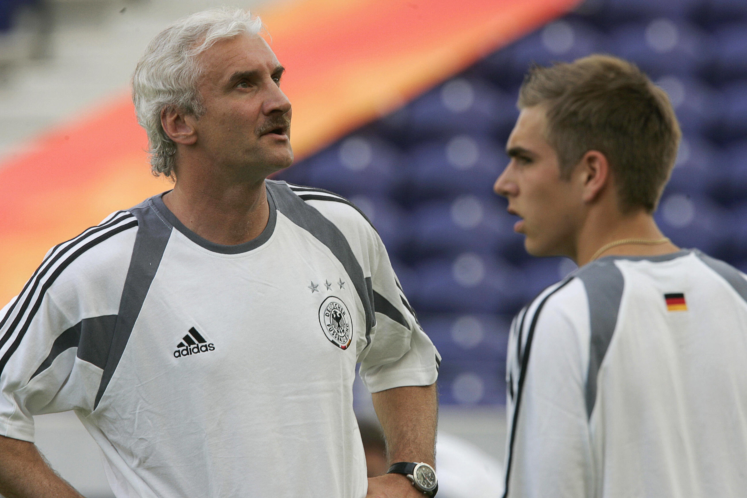 Tự truyện của Philipp Lahm gây tranh cãi như của Công Vinh ảnh 3 Tu truyen cua Philipp Lahm gay tranh cai nhu cua Cong Vinh anh 3