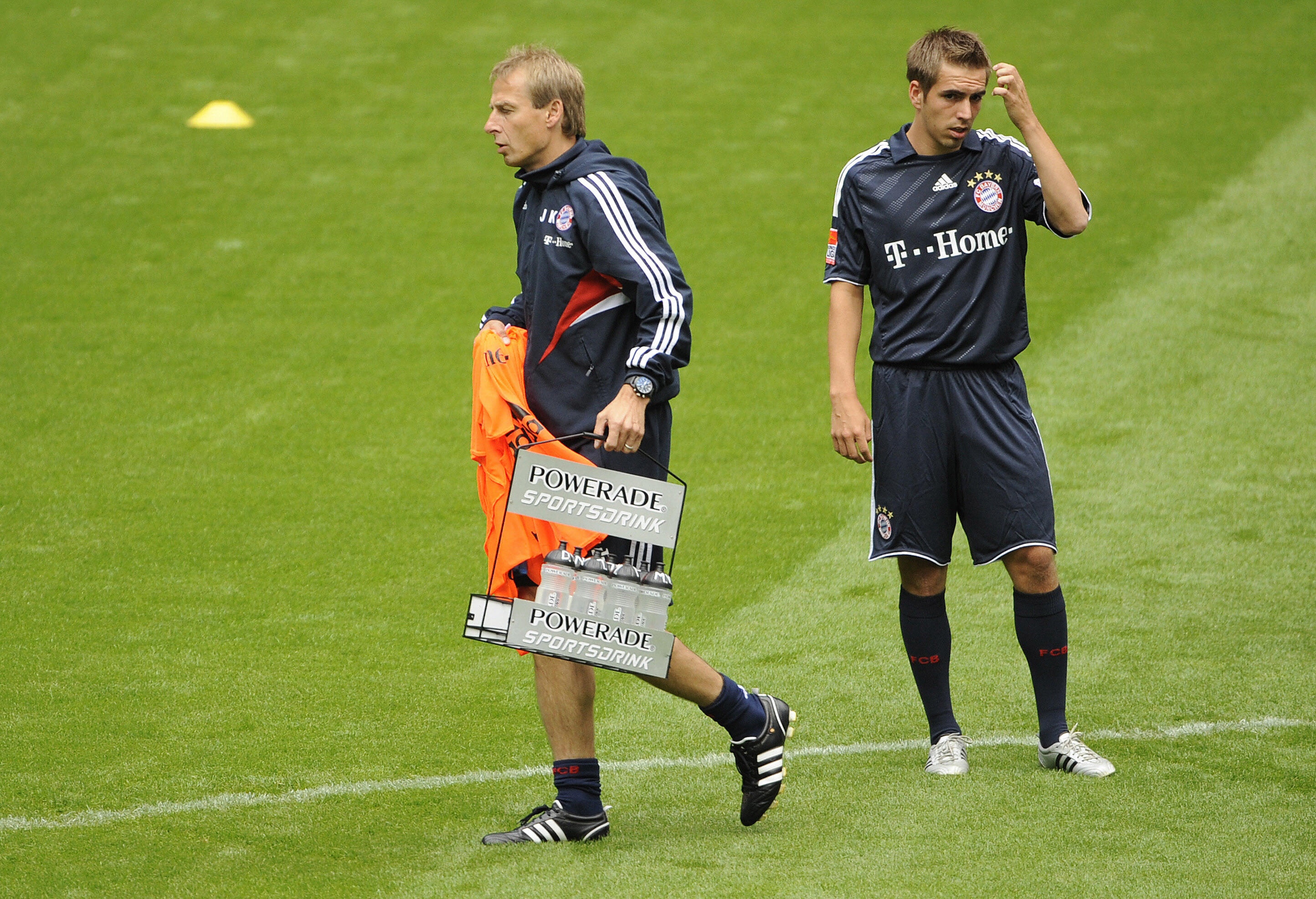 Tự truyện của Philipp Lahm gây tranh cãi như của Công Vinh ảnh 1 Tu truyen cua Philipp Lahm gay tranh cai nhu cua Cong Vinh anh 1