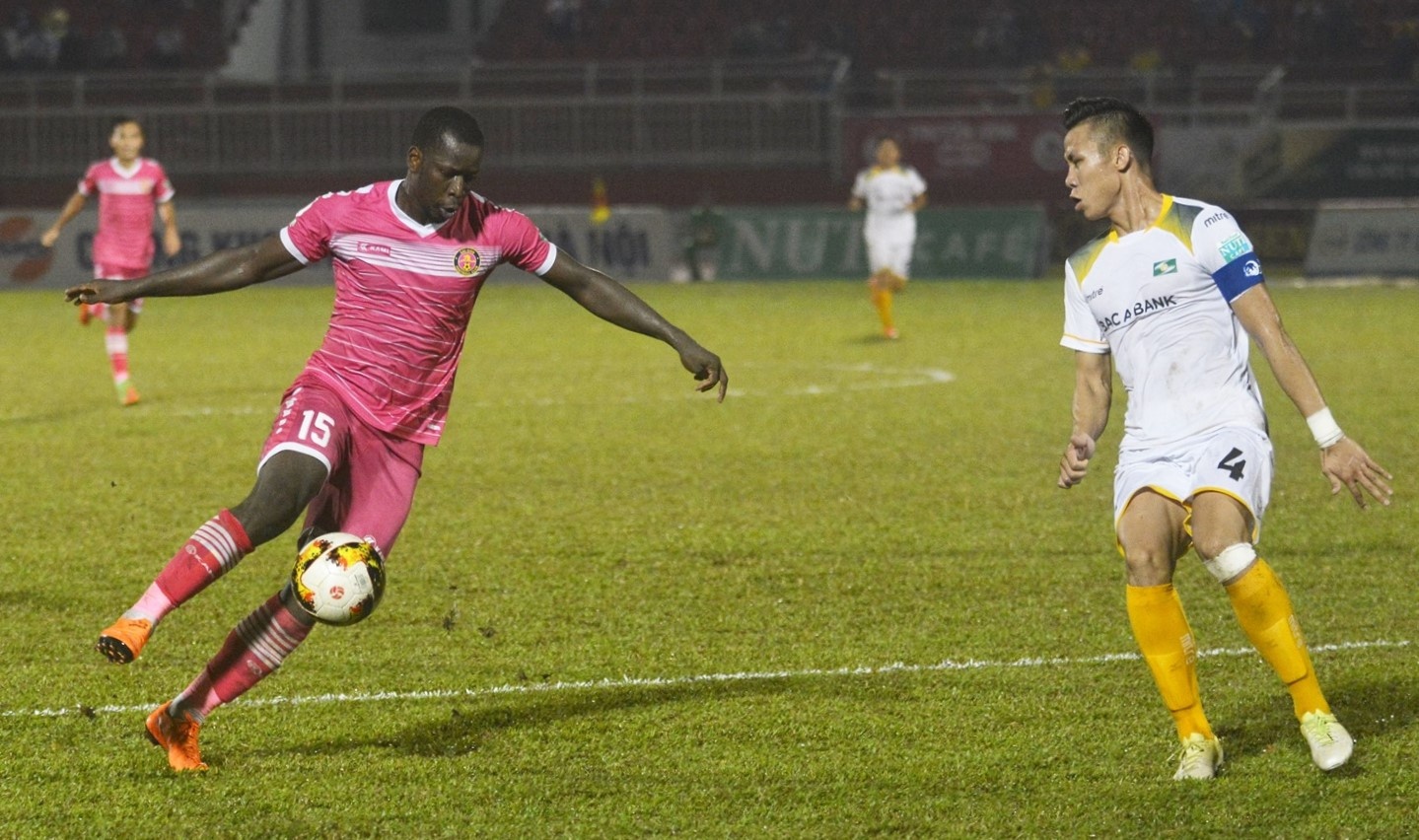 Sai Gon FC lay 3 diem trong tran dau day tinh huong pham loi anh 6
