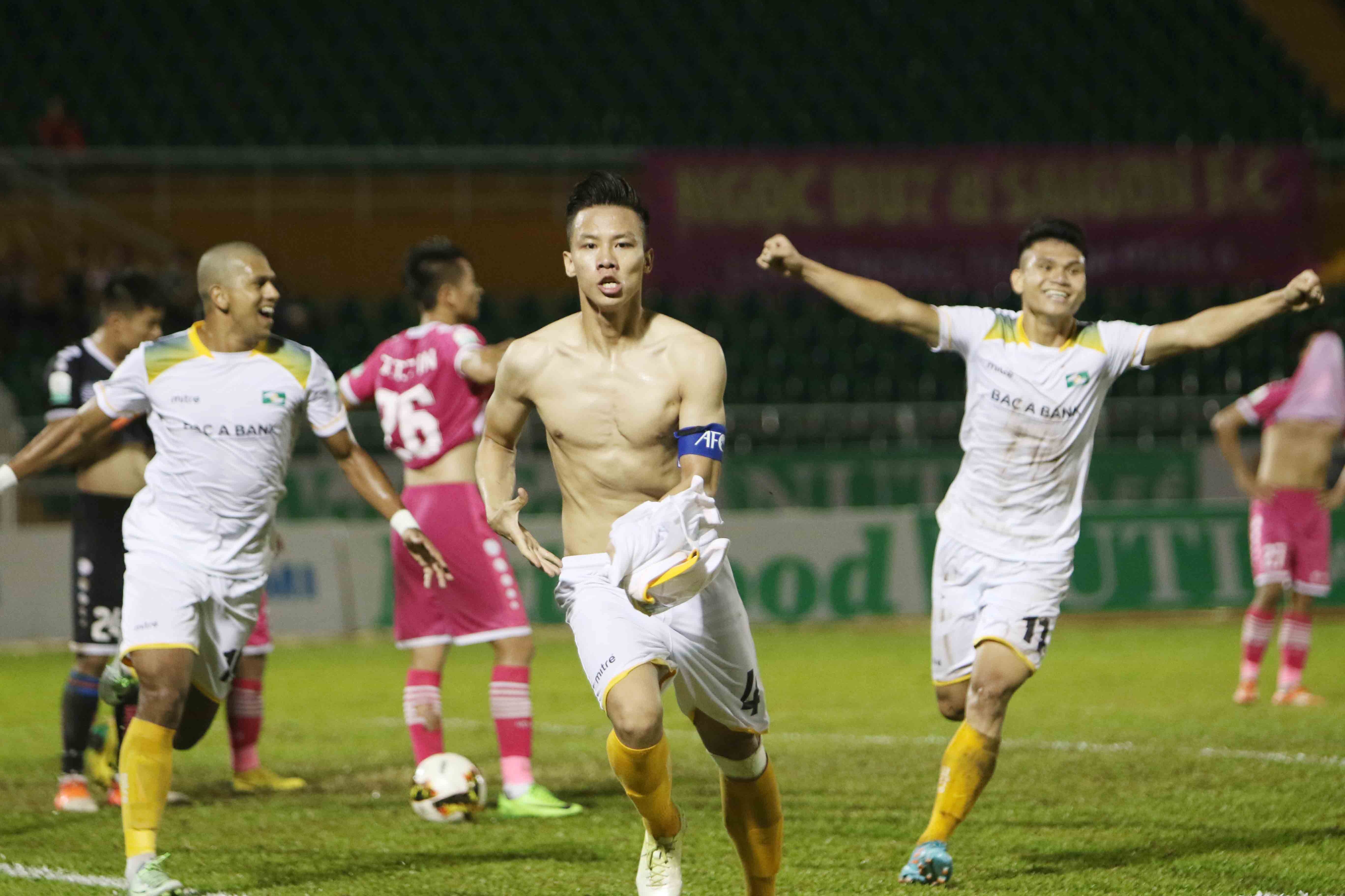 Sai Gon FC lay 3 diem trong tran dau day tinh huong pham loi anh 4