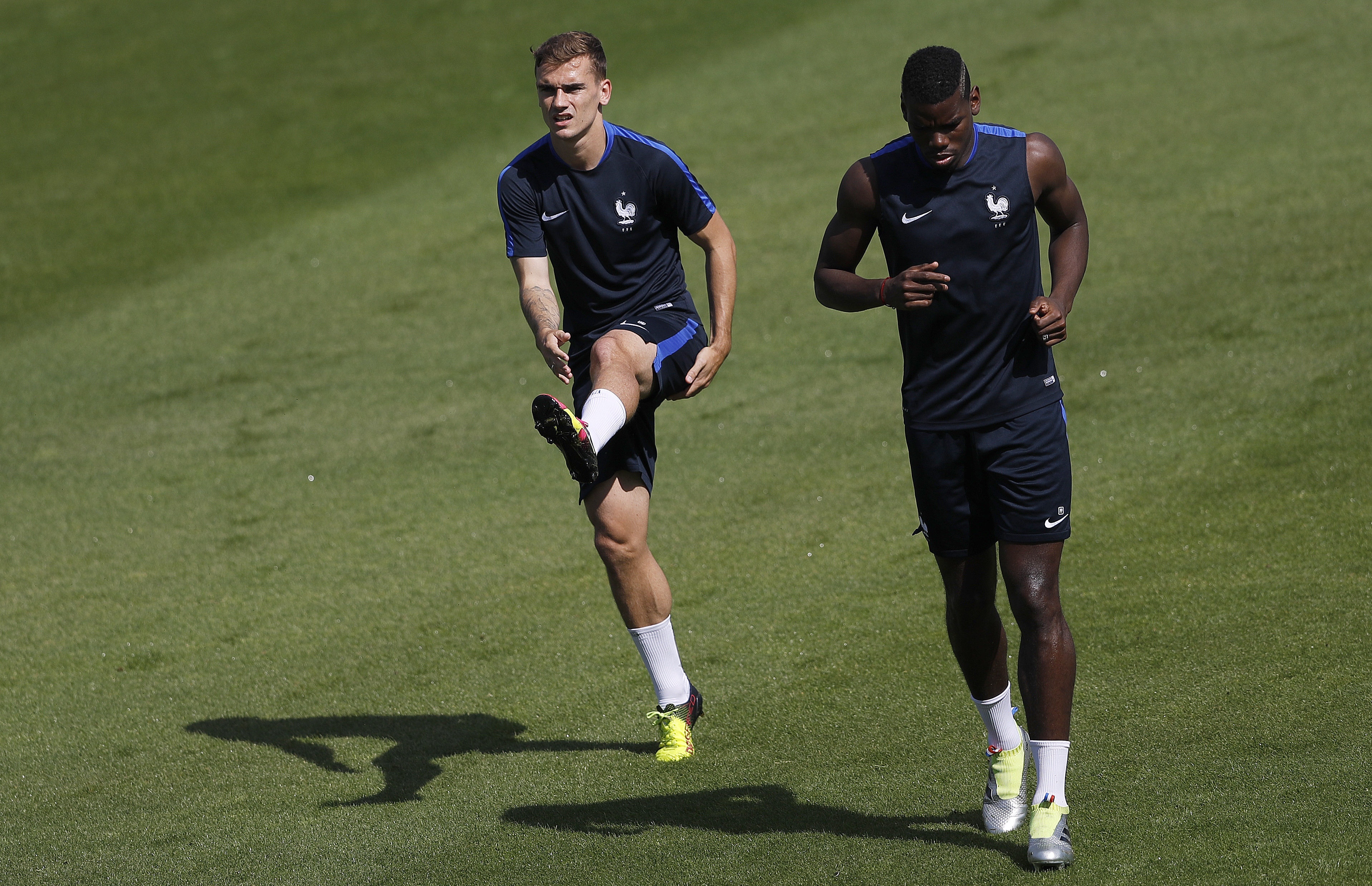 Còn lúng túng, Deschamps sẽ đẩy tuyển Pháp xuống bùn ảnh 2 Con lung tung, Deschamps se day tuyen Phap xuong bun anh 2