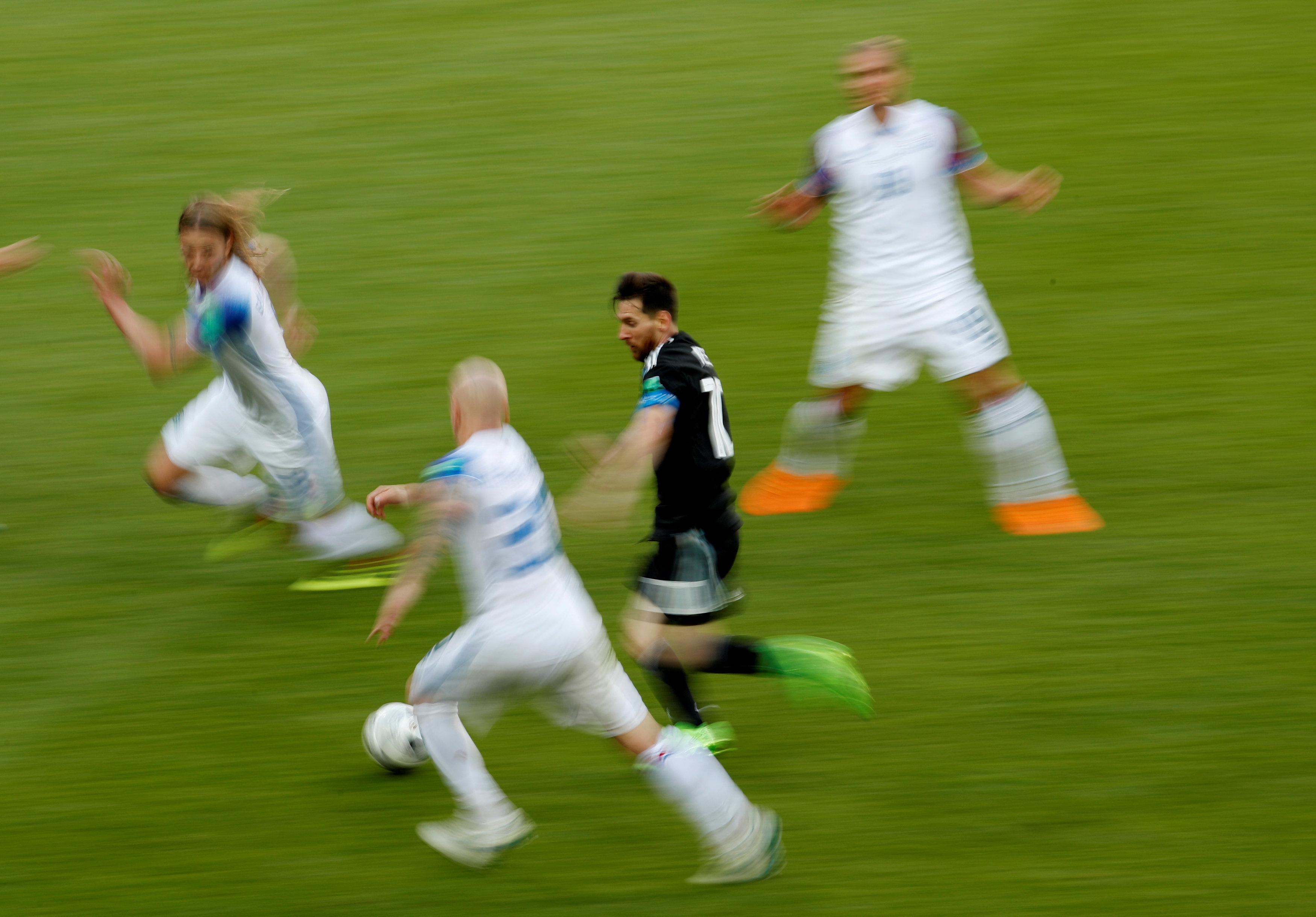 Argentina mat diem,  tram dau dung do dau Messi anh 1