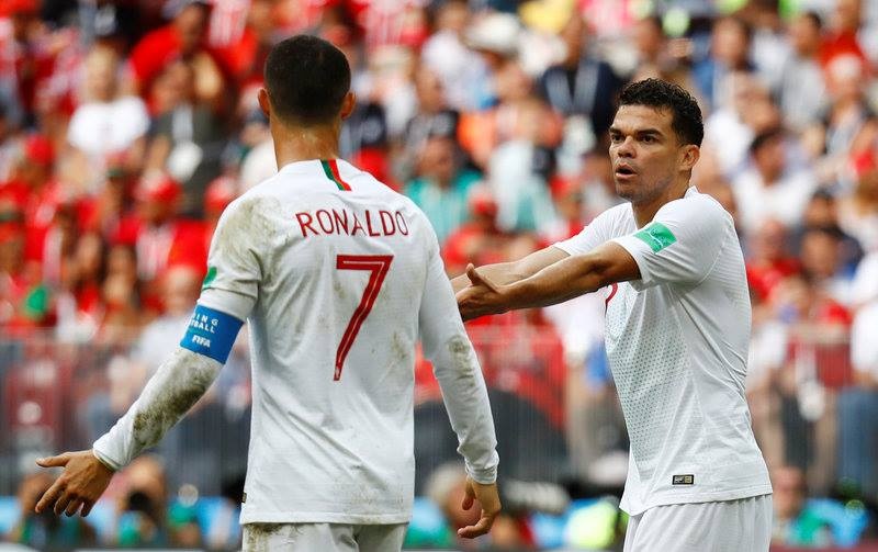 Ronaldo hay, nhung Pepe xuat sac khong kem hinh anh