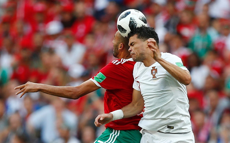 Nhin Ronaldo,  Messi con thay chanh long? anh 3