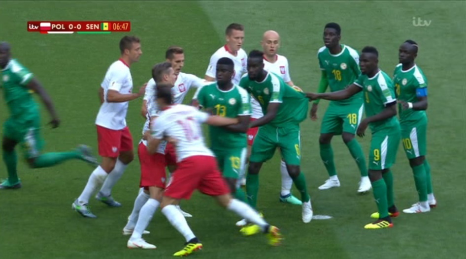 Chiến thuật phối hợp đá phạt góc kỳ lạ của tuyển Senegal ảnh 1 Chien thuat phoi hop da phat goc ky la cua tuyen Senegal anh 1