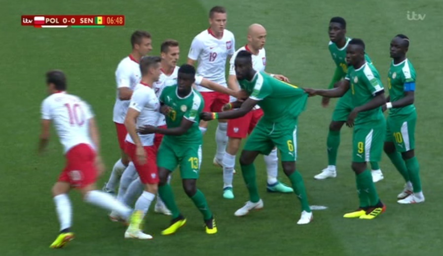 Pha phoi hop da phat goc la lung cua tuyen Senegal hinh anh